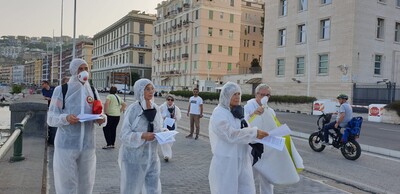 Manifestazione pacifista sul lungomare di Napoli