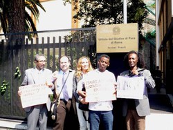 Entrance of “Ufficio del Giudice di pace di Roma” – Sezione Penali April 15th   In the middle Dania Avallone with her lawyer Avv. Nicola Vetrano(on her right side) and three witnesses