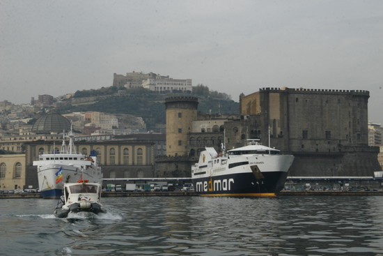 La portaerei Harry S. Truman nel golfo di Napoli