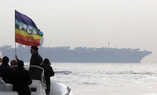 La portaerei Harry S. Truman nel golfo di Napoli