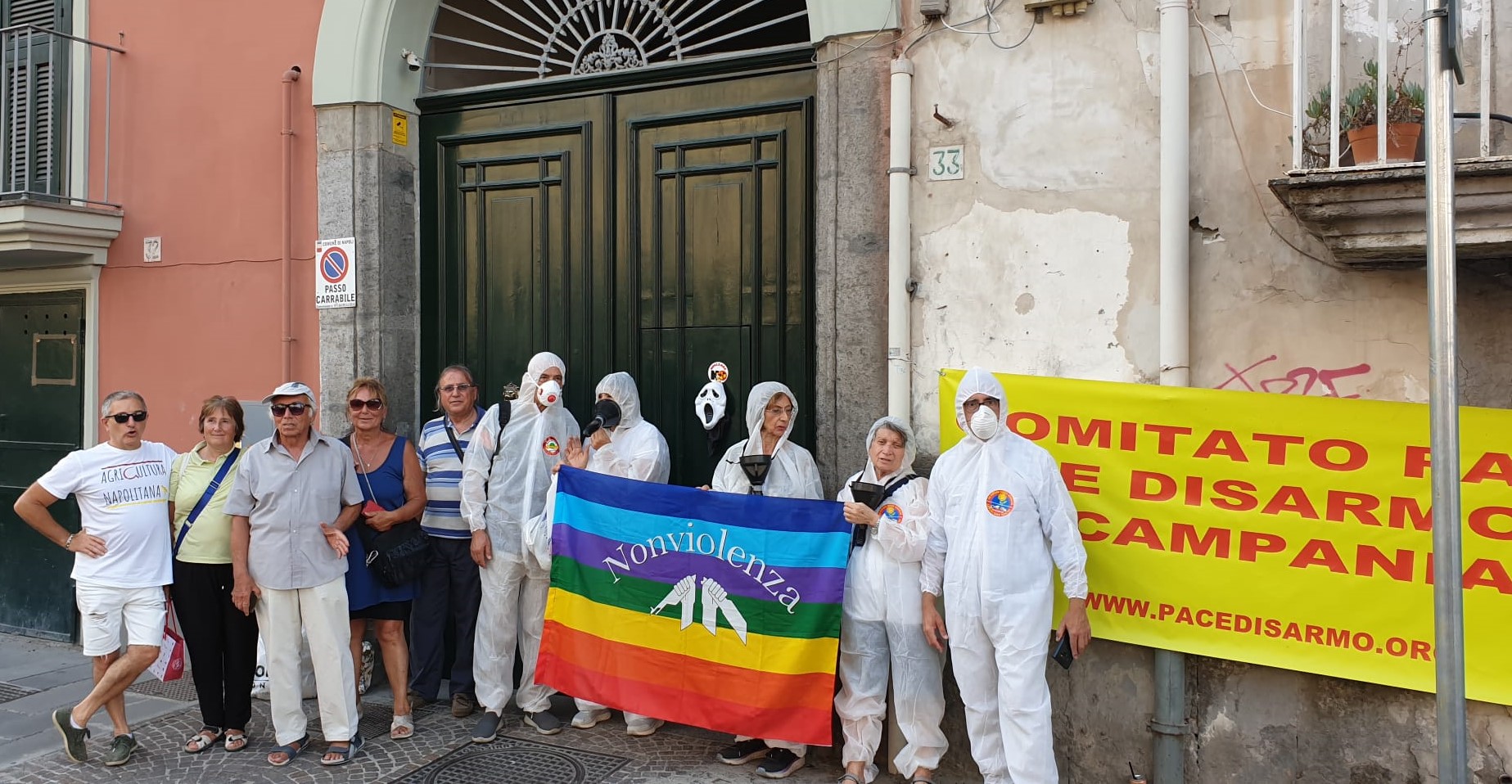 Presidio sotto il Consolato della Lituania a Napoli